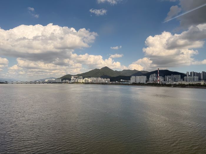 세 갈래 강물을 하나로 모아 물길을 바꾸다